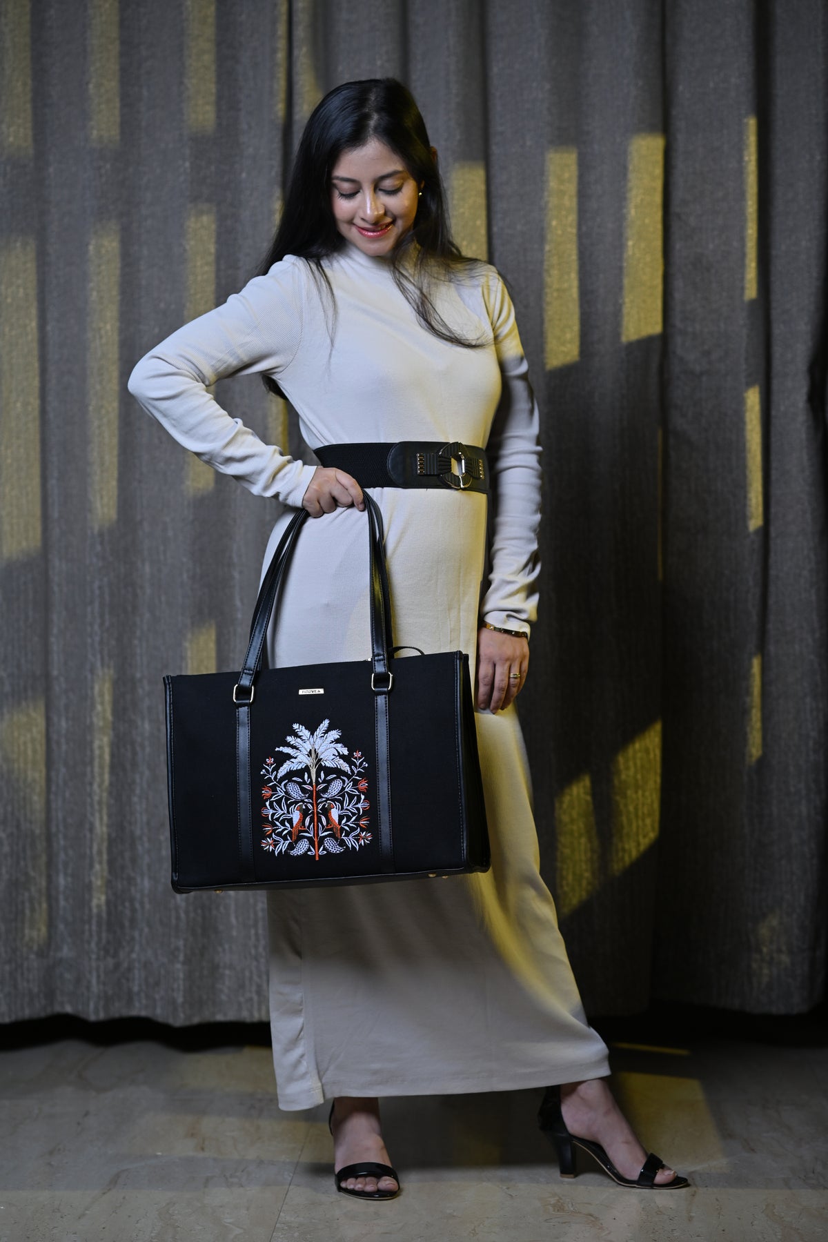 Palmora - Embroidered Laptop Tote