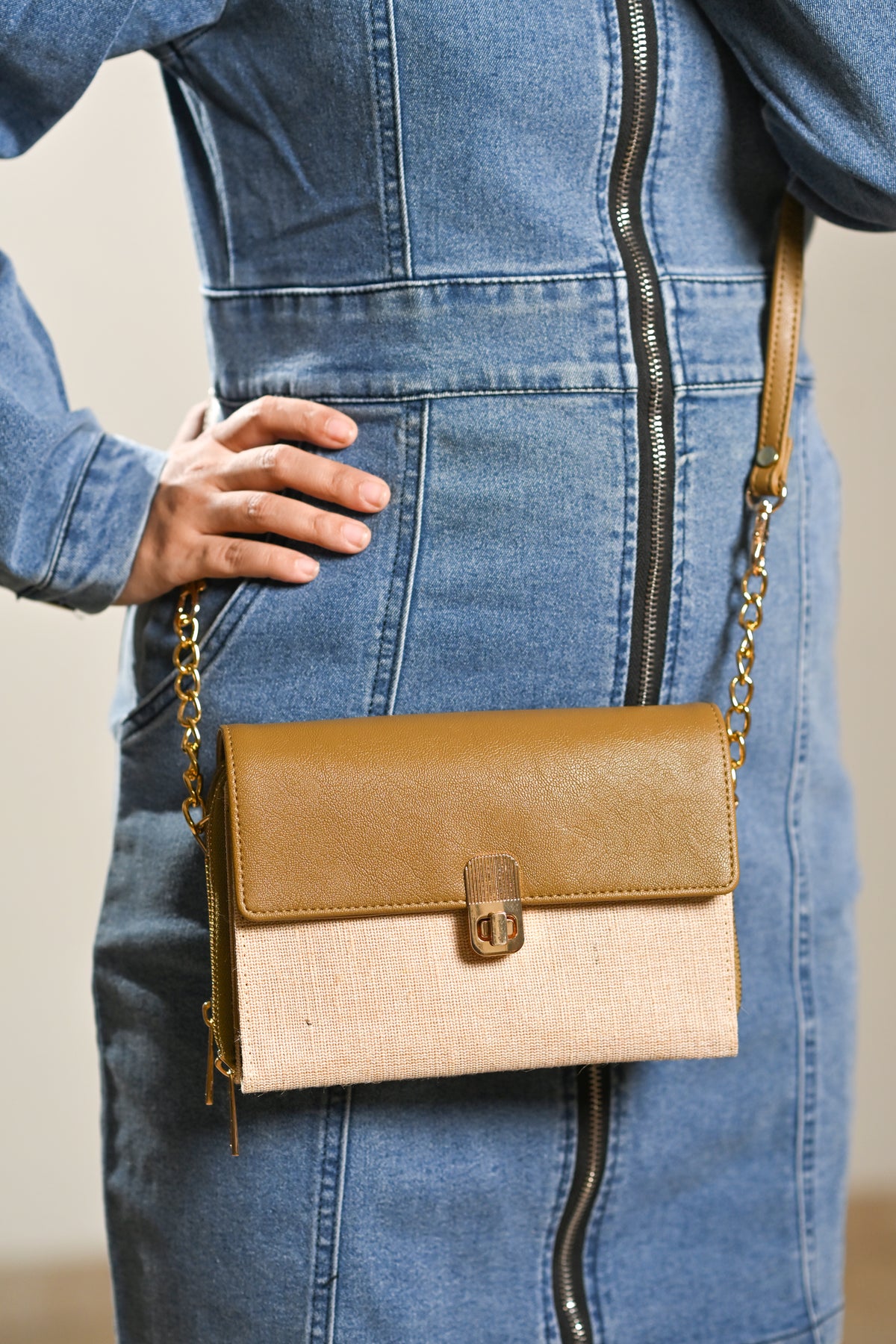 Witty Sleek Sling bag