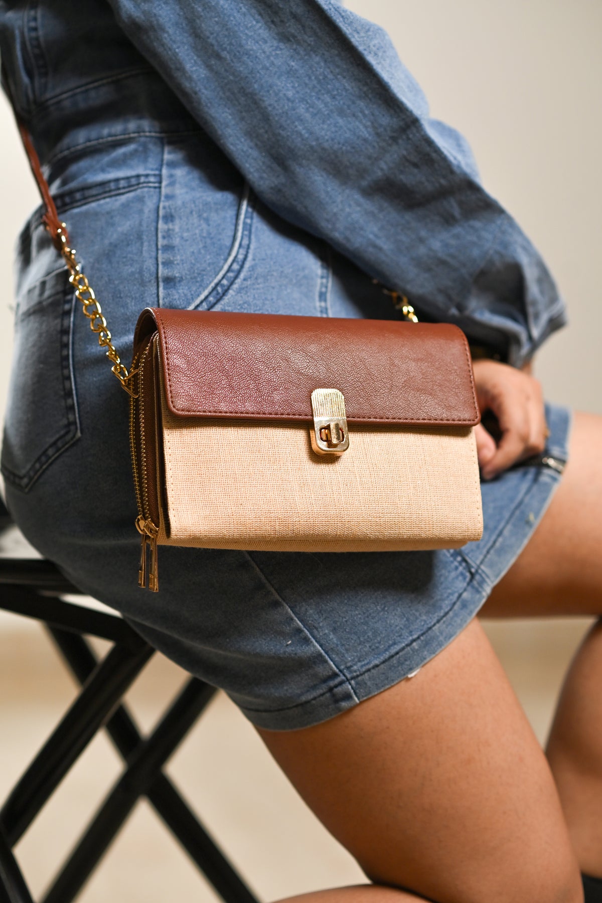 Witty Sleek Sling bag