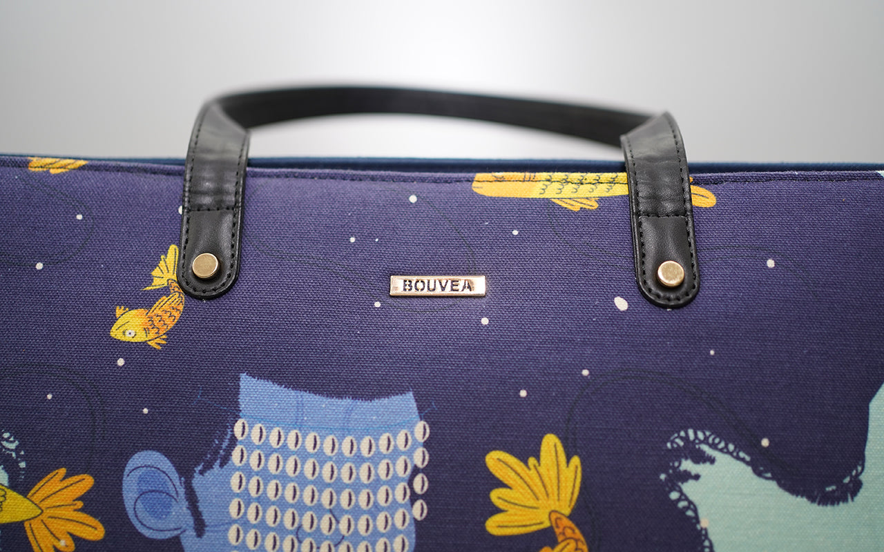 Aquie Tote bag
